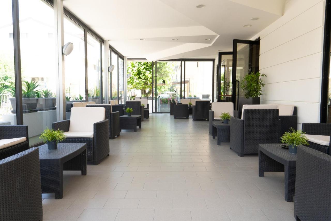 Hotel Tiglio ริมินี ภายนอก รูปภาพ