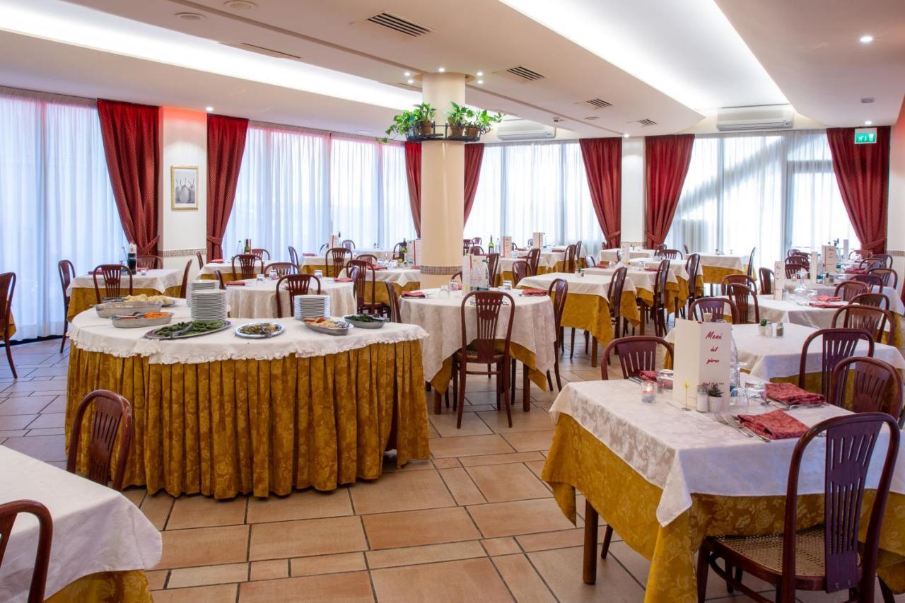 Hotel Tiglio ริมินี ภายนอก รูปภาพ