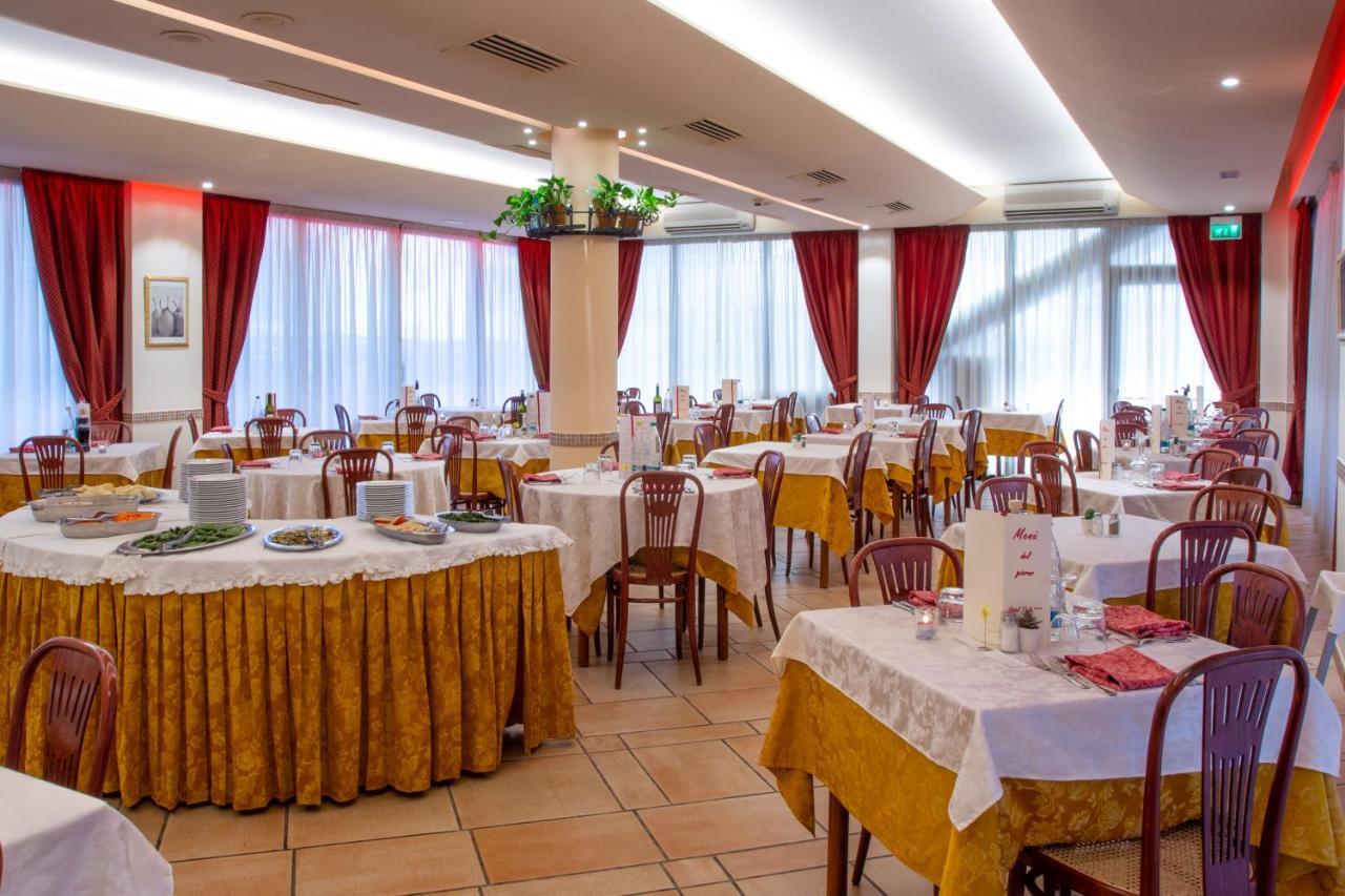 Hotel Tiglio ริมินี ภายนอก รูปภาพ