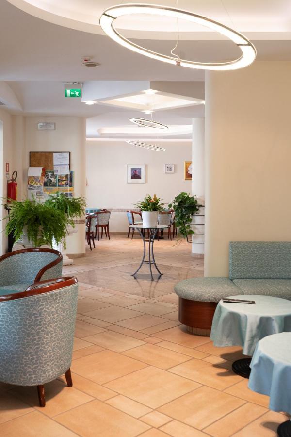 Hotel Tiglio ริมินี ภายนอก รูปภาพ